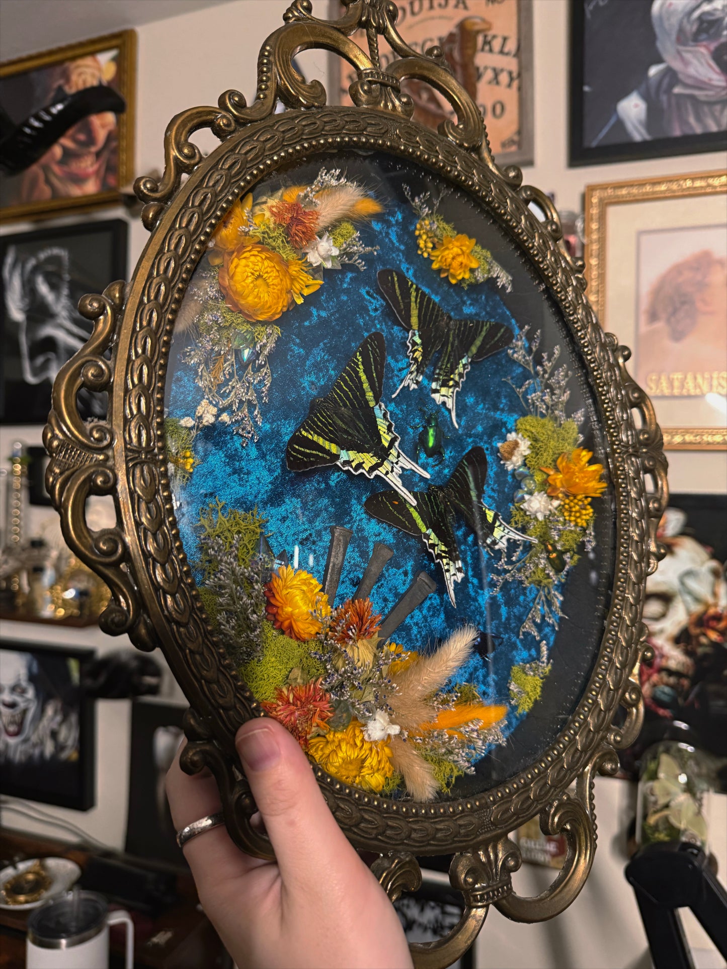 #63 huge 11x17 vintage frame with coffin nails