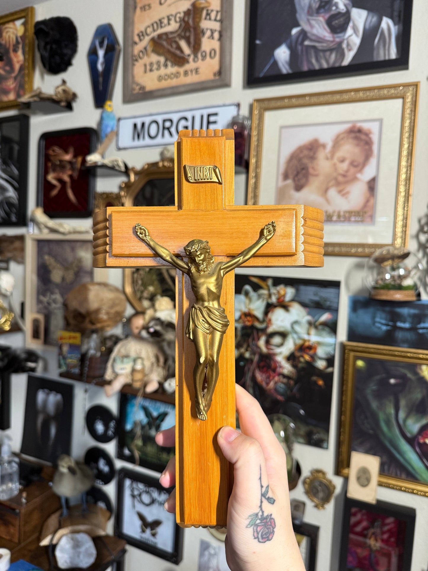 #84 UNUSED-PRISTINE 1940s Last Rites Crucifix w/ secret compartment & Holy water jar & candles
