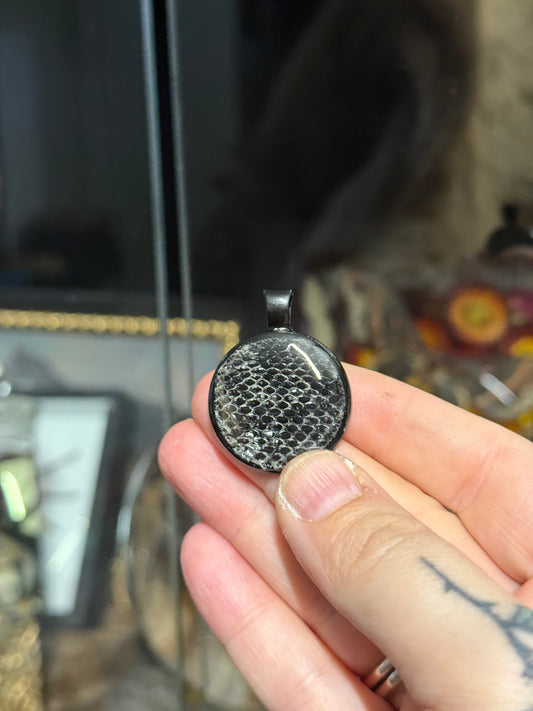 #35 Shed pendant no chain