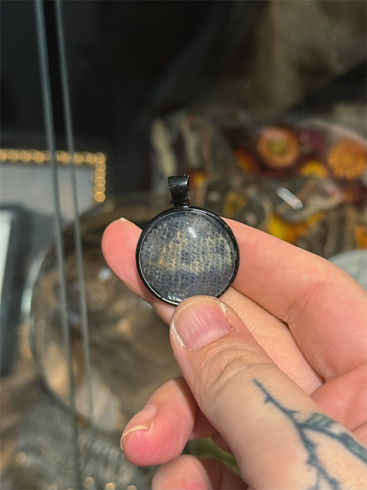 #34 Chameleon skin Pendant no chain